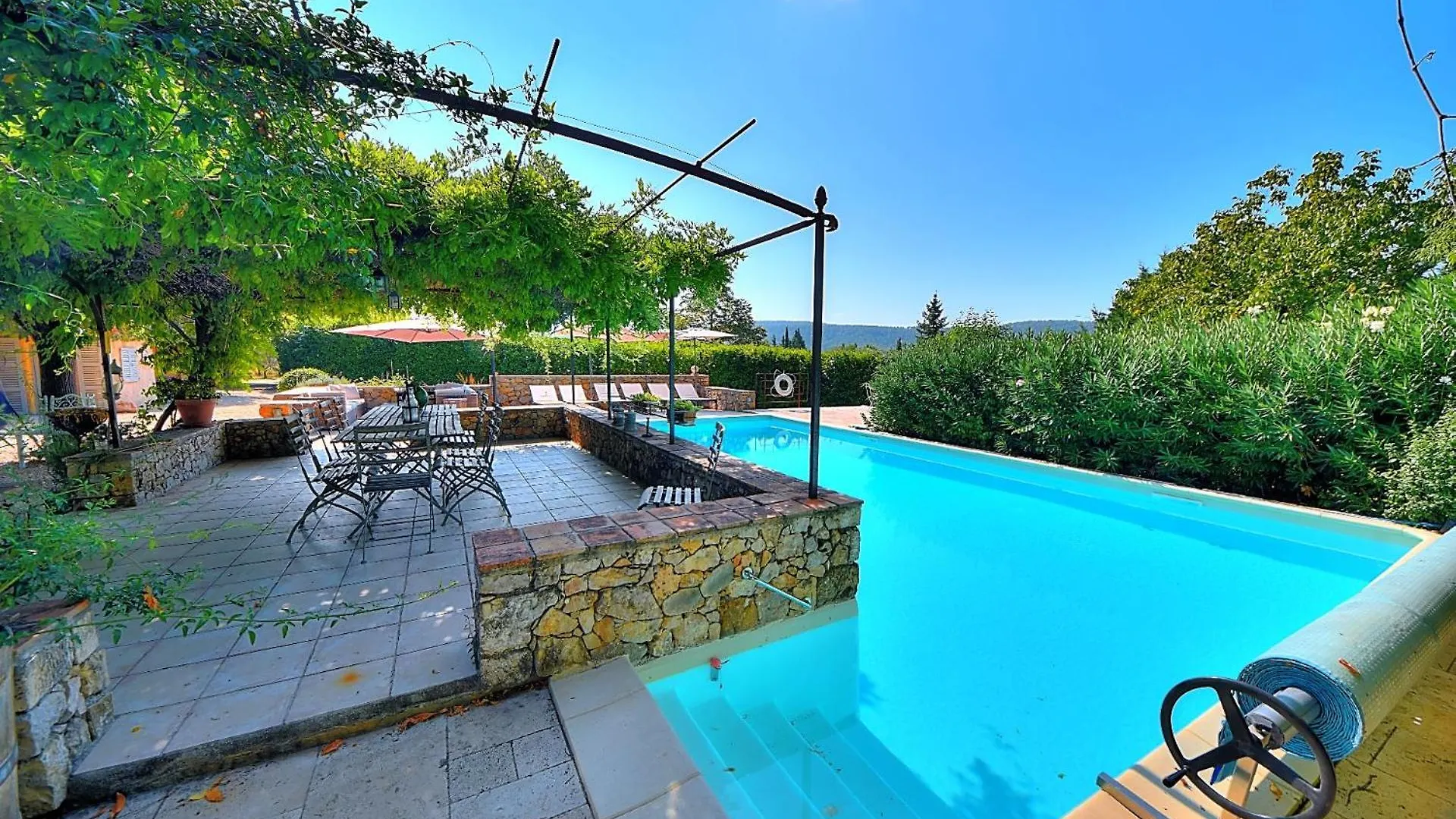 La Bergerie Barbebelle - Piscine - Proche Tourtour - Gorges Du Verdon - Lac De Sainte Croix Villecroze Bed & Breakfast